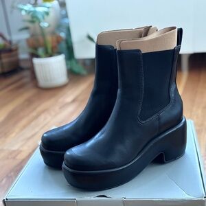 Everlane puffa boot, size 9